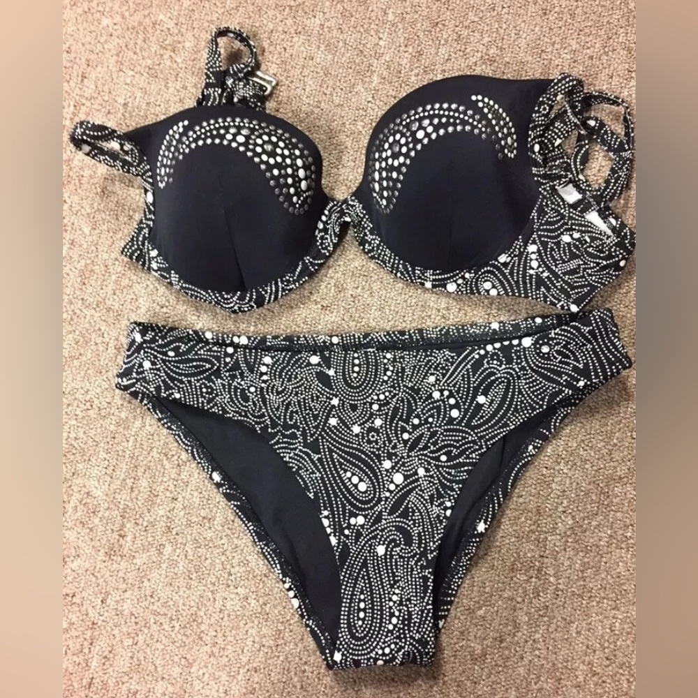 Stylish Black and White Women's Swimwear